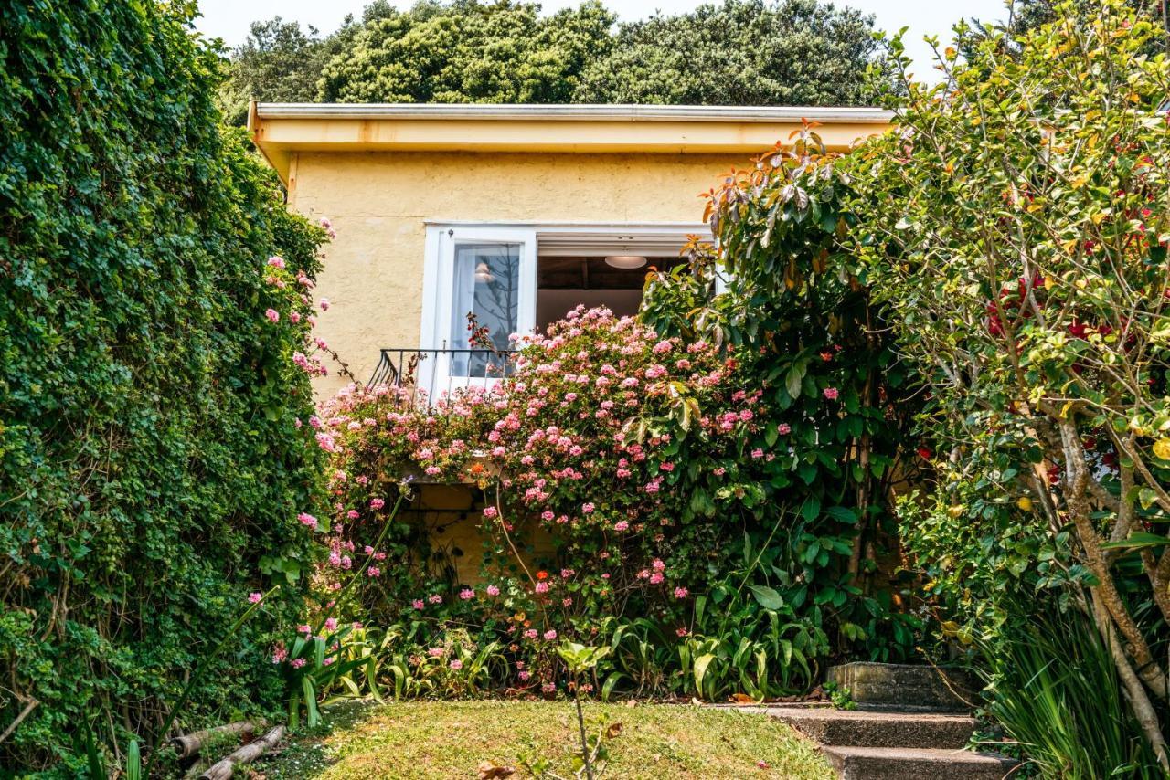 Sunshine Cottage By The Sea - Stay Waiheke Onetangi Exterior photo